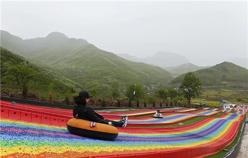梅州彩虹滑草场